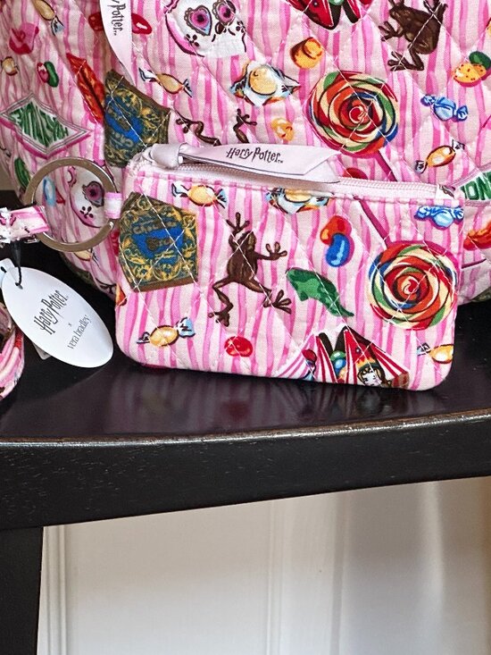 VERA BRADLEY HARRY POTTER LARGE BACKPACK + ID LANYARD CASE(SET):NWT HONEYDUKES VERA BRADLEY HARRY POTTER HONEYDUKES ZIP ID LANYARD:NWT  main image 4